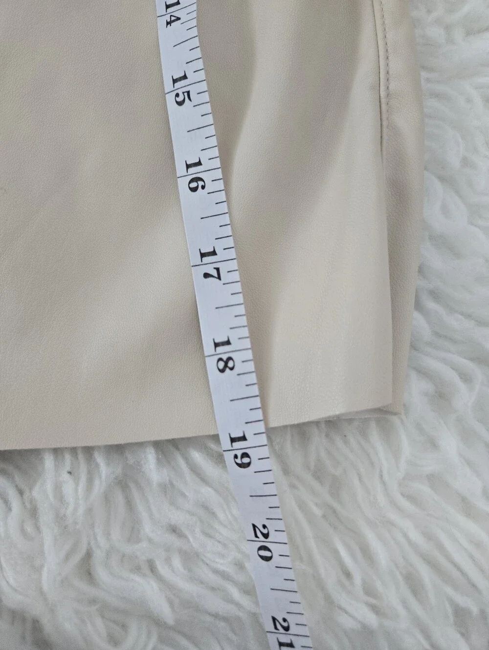 Vero Moda high waist paperbag style cream-colored coated faux leather mini skirt